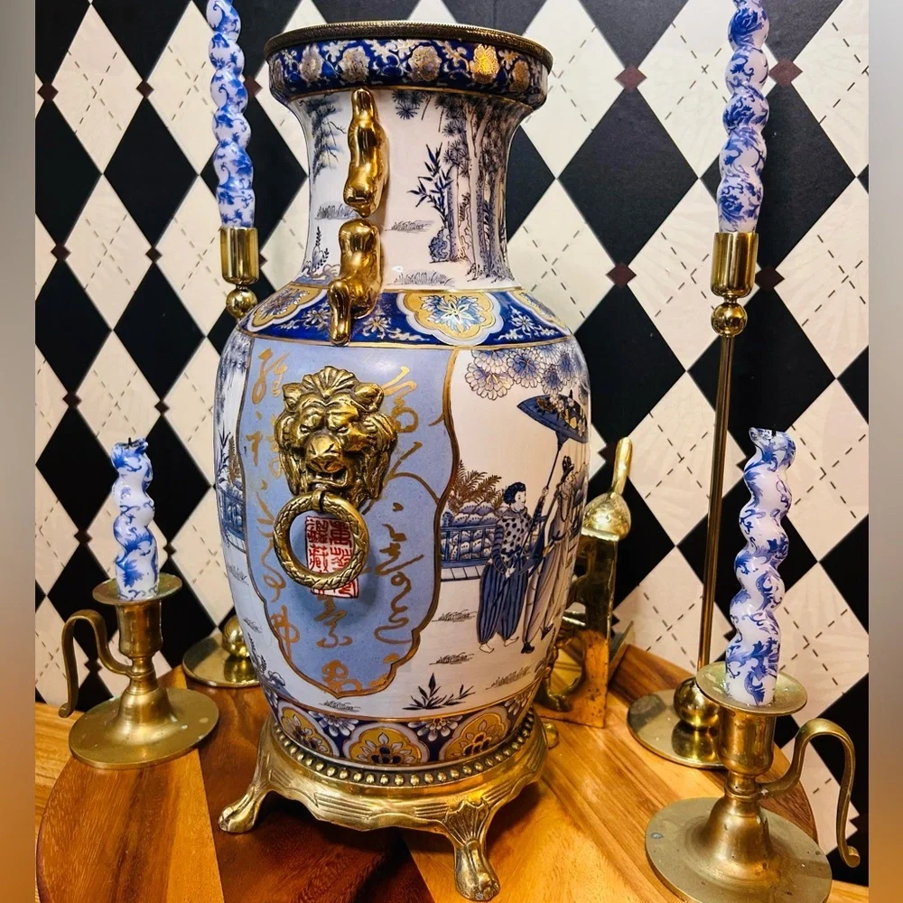Classic Blue & White Lion-Head Chinoiserie Vase on Gilt Base – 16.5” Vintage Lux